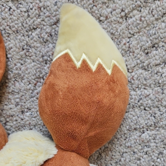Eevee Pokemon TOMY Standing Plush Stuffed Animal - Picture 3 of 6